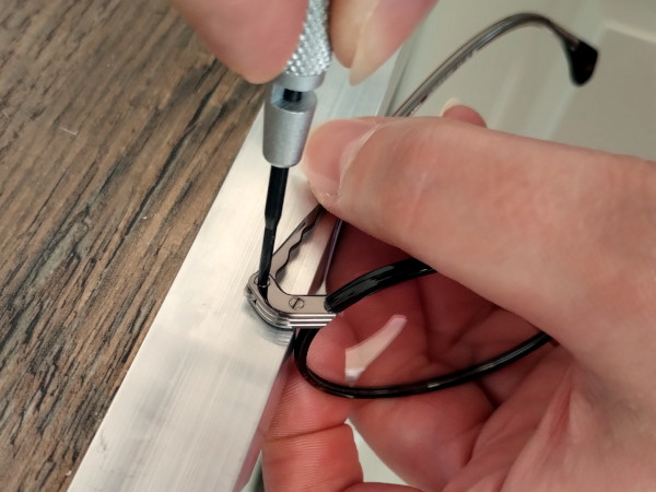 Kleinteile und Schrauben für Brillenreparaturen